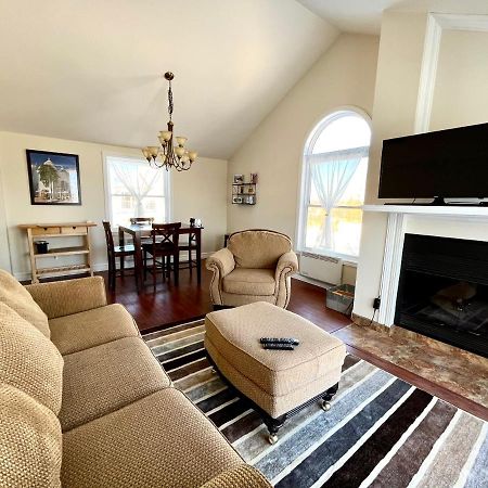 Chaleureux Condo A Magog Bagian luar foto