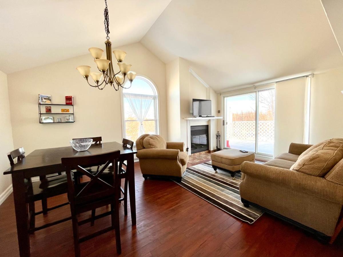 Chaleureux Condo A Magog Bagian luar foto
